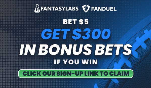 Register with the FanDuel promo code to claim $300 in bonus bets for the Cowboys vs. Eagles game in the NFL today.