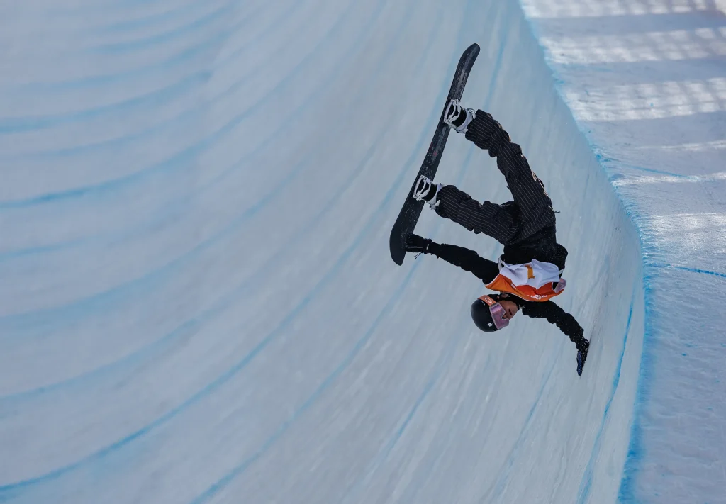 Lee Chaeun in action in the Snowboard Men s Halfpipe Final at the Welli Hilli Park Ski Resort. © OIS/Simon Bruty-Imagn Images